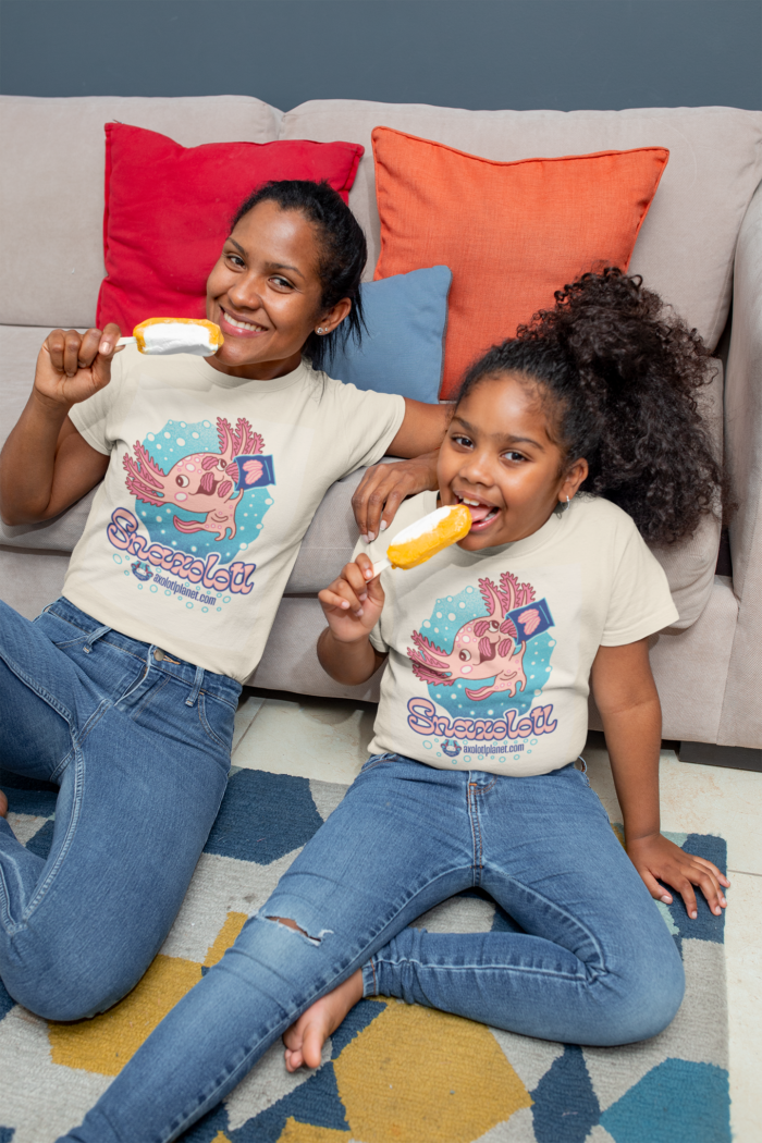 tee mockup of a mom and her daughter eating a popsicle at home 26388